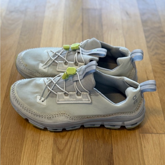 ON CLOUDAWAY Ice | Glacier Women's Sneakers Shoes Comfort  Sz 9 - Picture 2 of 9